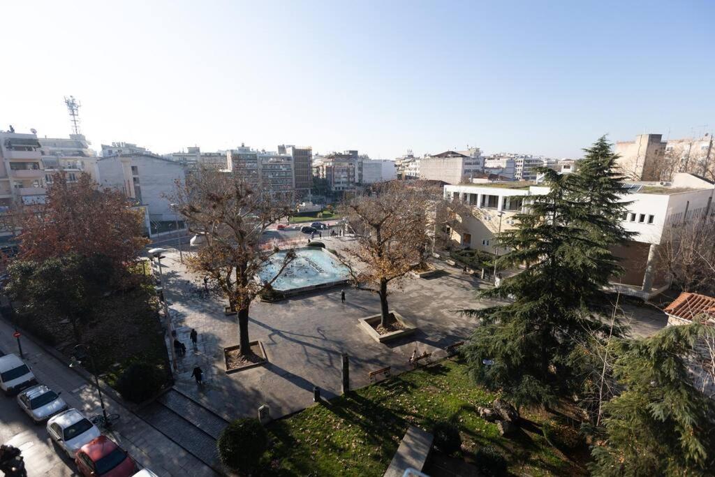 Apartamento Λάρισα Διαμέρισμα Με Θέα Πλατεία Στο Κέντρο Της Πόλης Exterior foto