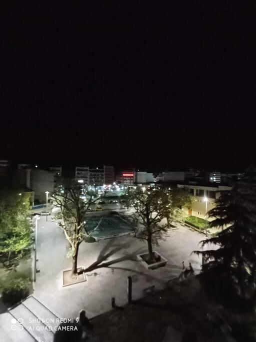 Apartamento Λάρισα Διαμέρισμα Με Θέα Πλατεία Στο Κέντρο Της Πόλης Exterior foto