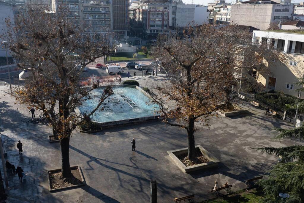 Apartamento Λάρισα Διαμέρισμα Με Θέα Πλατεία Στο Κέντρο Της Πόλης Exterior foto